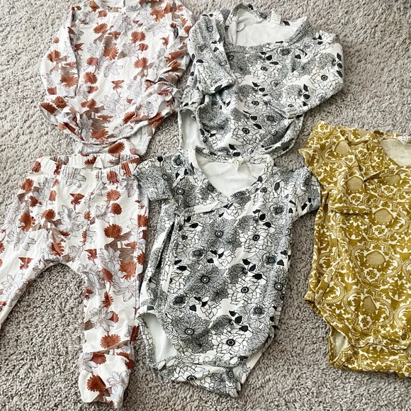 BUNDLE kate quinn Floral and Patterned onesies Set - Black, Brown, Gold 18-24m - Picture 1 of 6